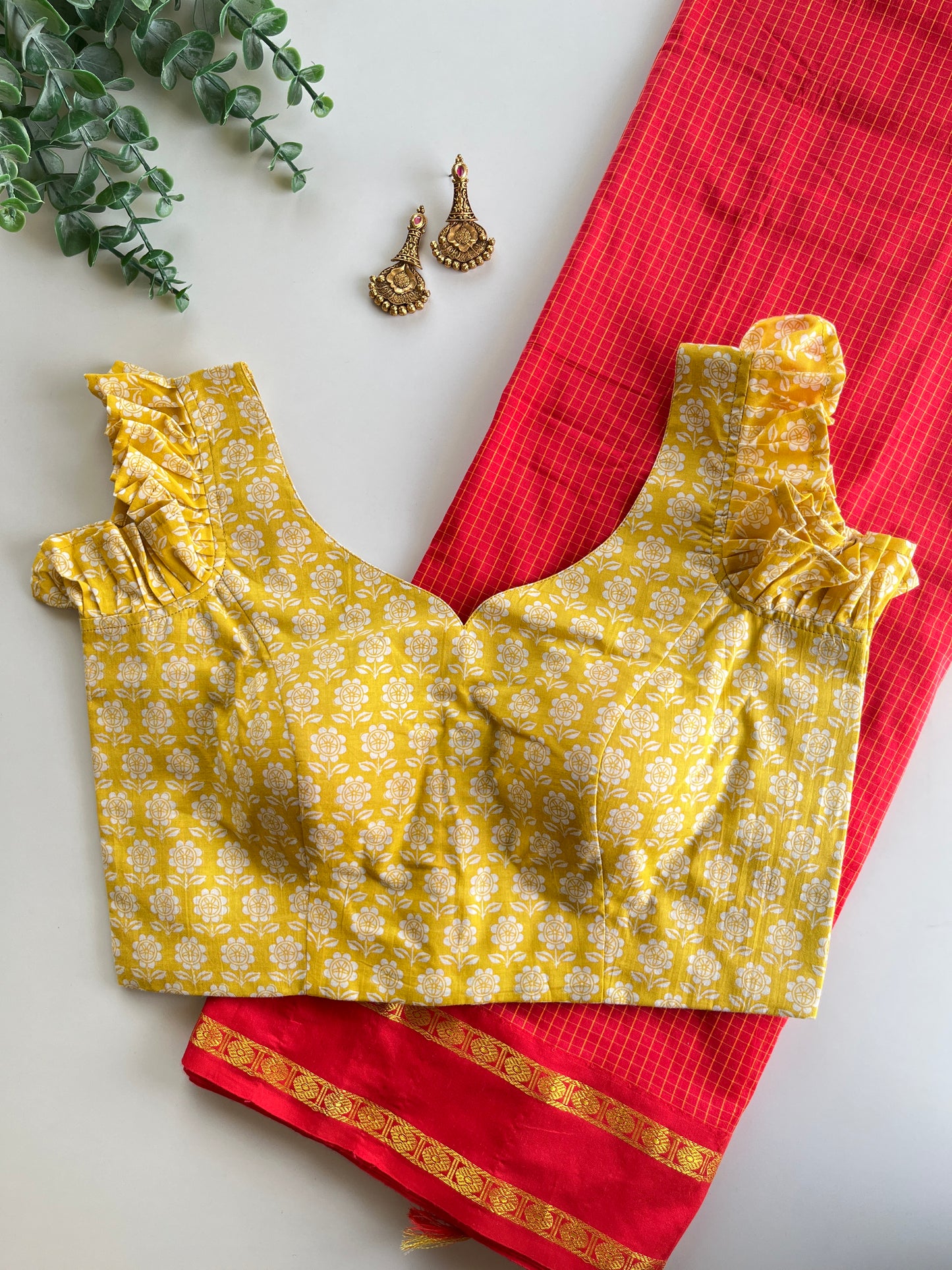 Kattam Saree & Yellow Blouse
