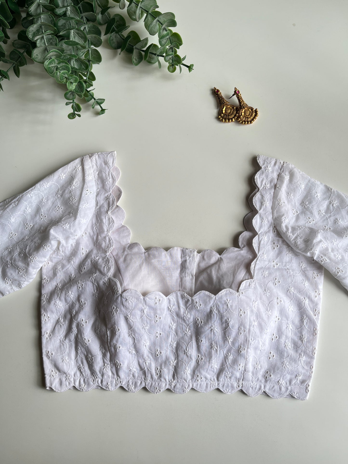 White Hakoba Scallop Blouse