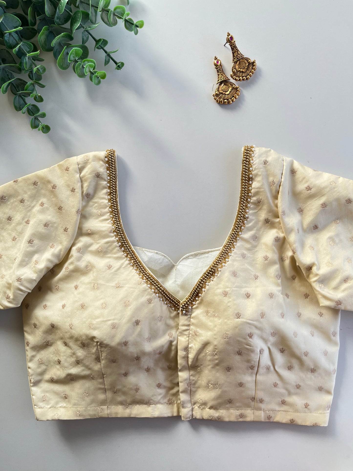 Off-White Minimal Handwork Blouse