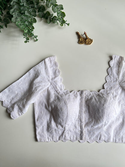 White Hakoba Scallop Blouse