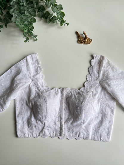 White Hakoba Scallop Blouse