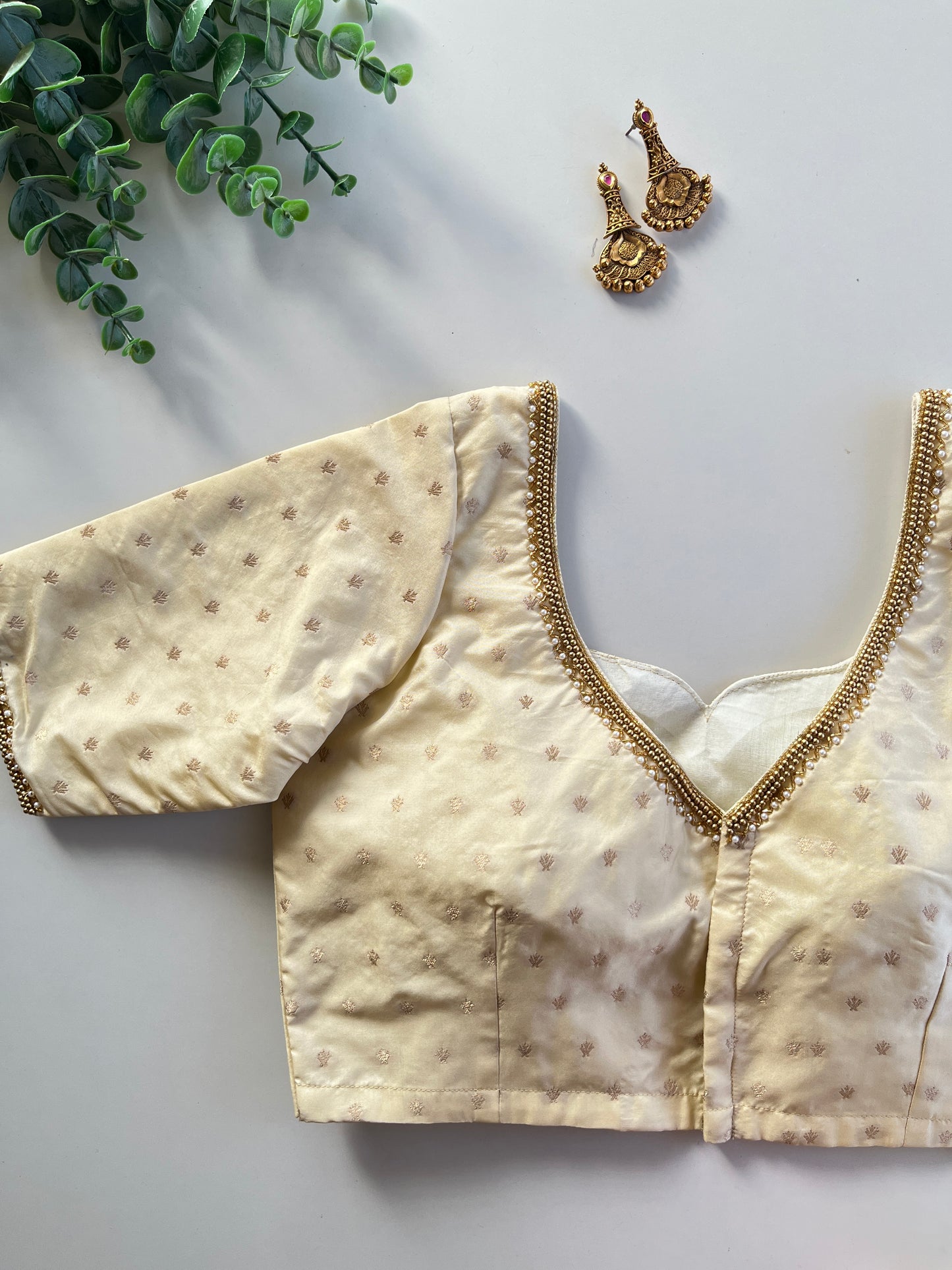 Off-White Minimal Handwork Blouse