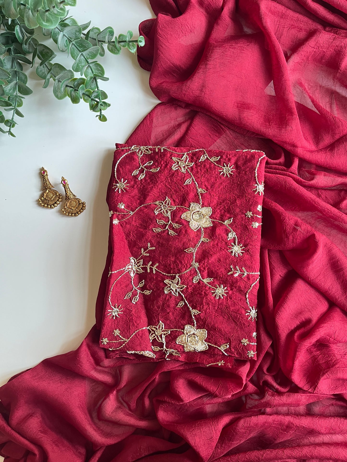Huda in Maroon