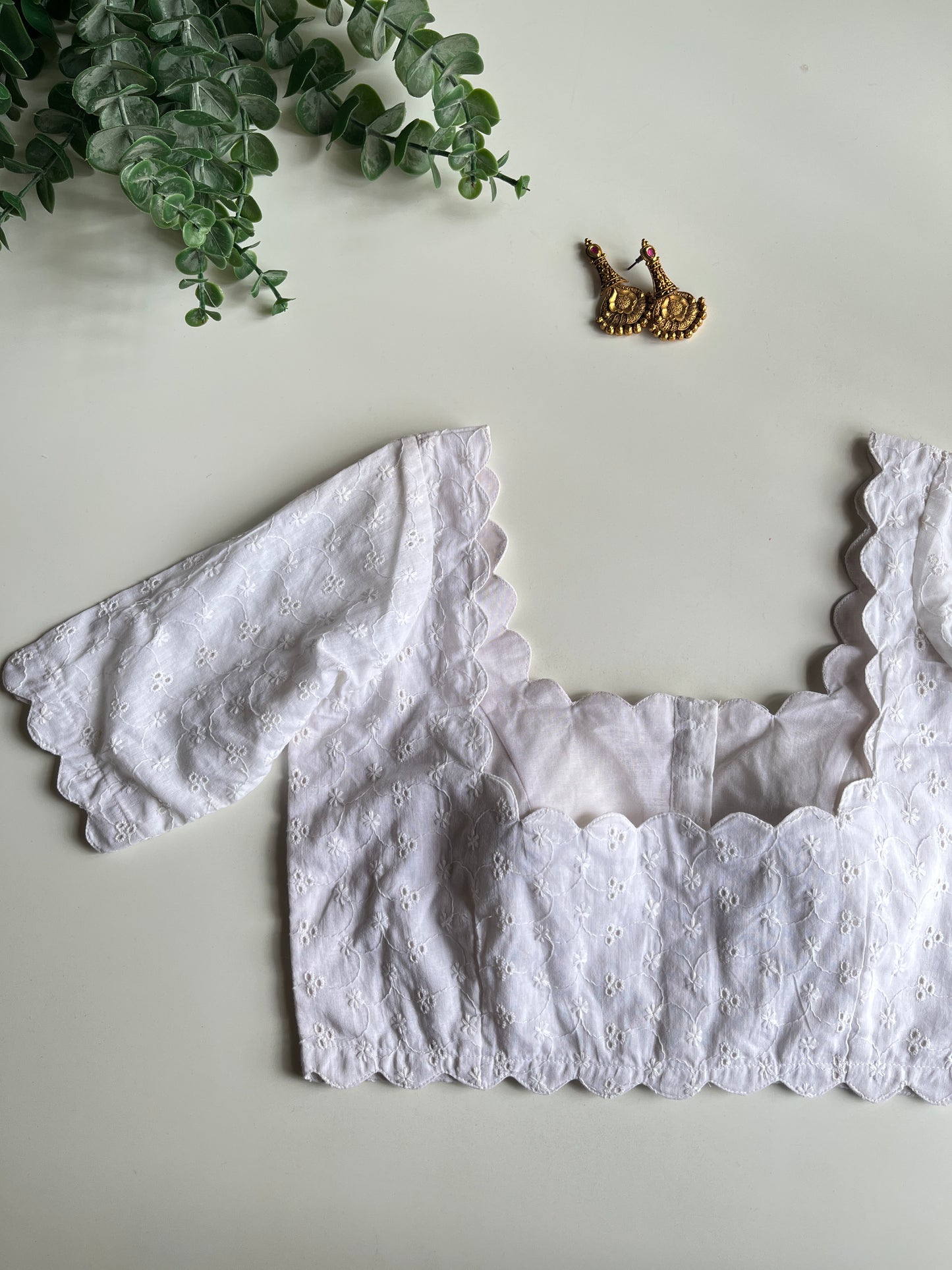 White Hakoba Scallop Blouse